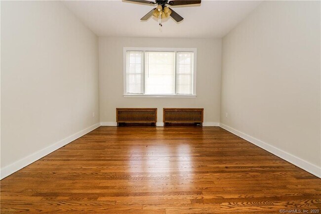 Building Photo - 44 Perry Ave