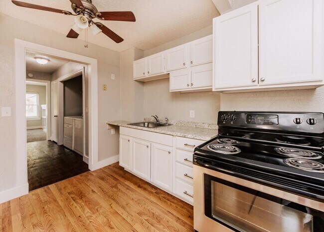 Building Photo - 2 Bedroom 1 bath