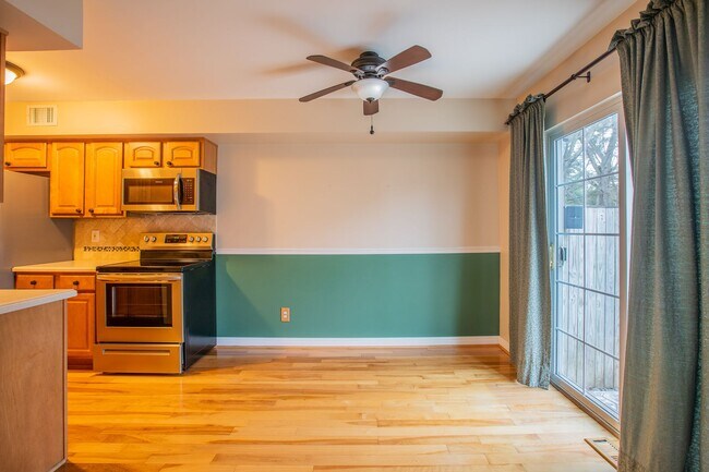 Foto del edificio - Beautiful 3 BR/1.5 BA Townhome in Gaithers...