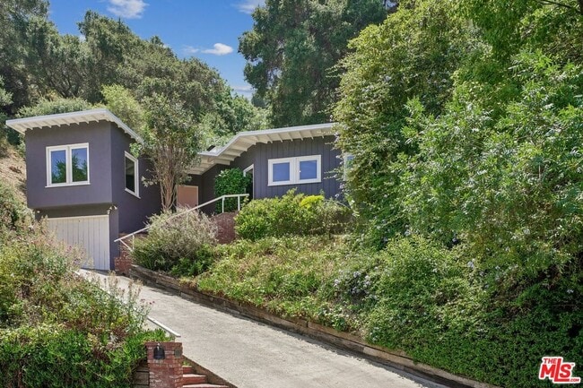 Building Photo - 3095 Passmore Dr