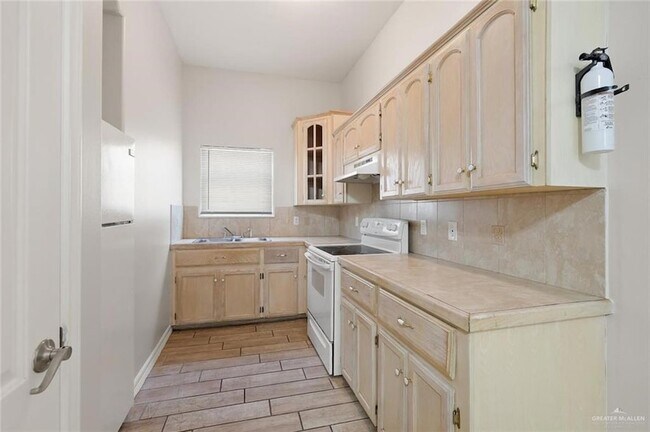 Foto del edificio - 1521 W McIntyre St