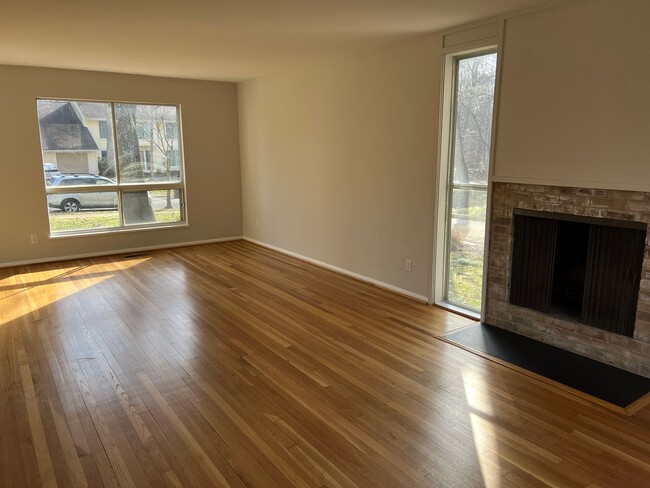 Foto del edificio - Spacious Home Close to Everything!