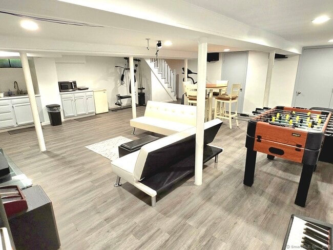 Building Photo - 196 Ridgewood Rd