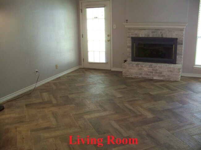 Foto del edificio - 5702 Larry Dr