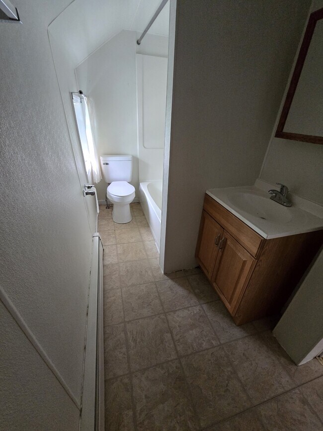 Building Photo - 257 Litchfield St