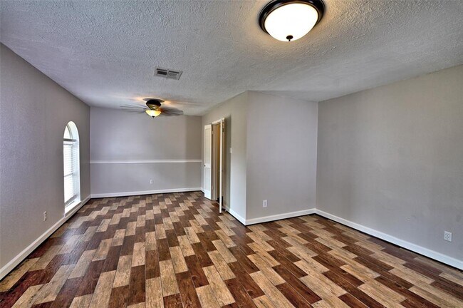 Foto del edificio - 11203 Verlaine Dr