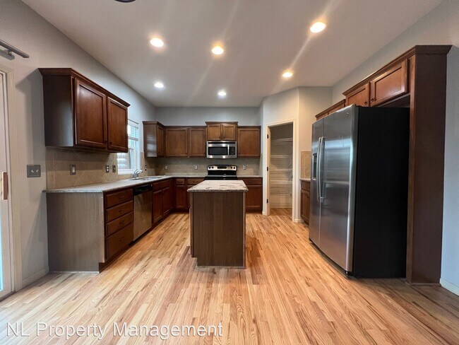 Building Photo - 4 br, 3 bath House - 19705 Briggs St.