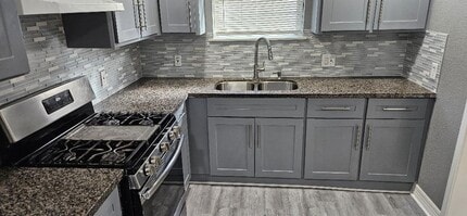 Building Photo - 7011 Hillsboro St