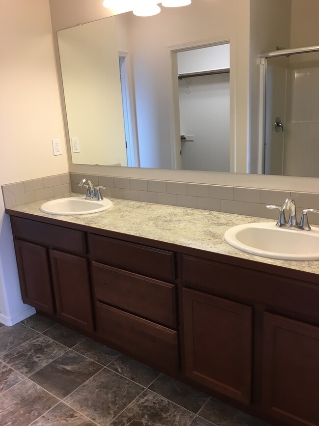 Building Photo - Hayden home in SW Redmond!