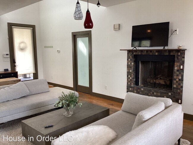 Building Photo - 2 br, 2 bath House - 208 Westover Drive