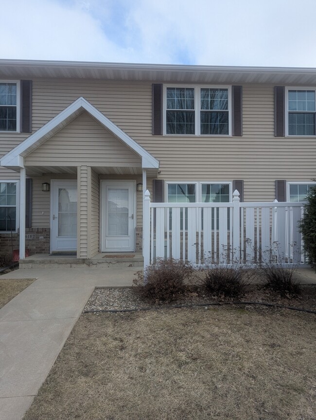 Building Photo - 6186 S Pointe Dr SW