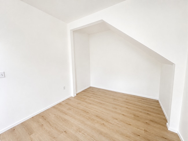 Building Photo - 1274 N Wilton Place