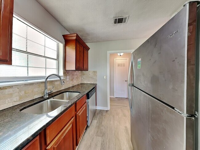 Foto del edificio - 1749 Big Valley Way