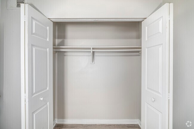 2 habitaciones, 1 baño - 825 pies cuadrados - Armario principal - Windham Hills