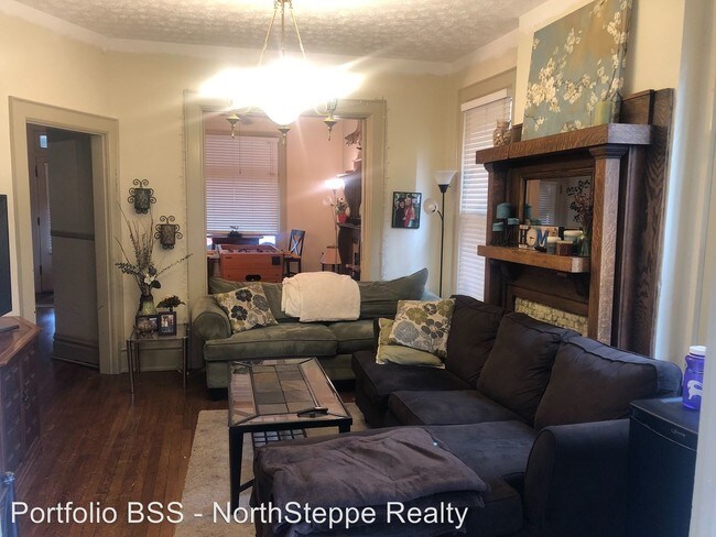 Foto del edificio - 4 br, 1.5 bath Apartment - 1069 Neil Ave
