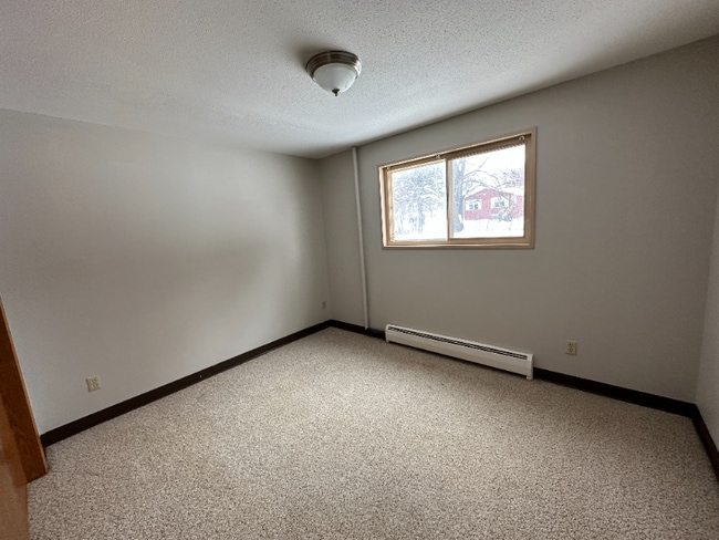 Building Photo - 404 5th Ave E