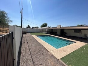 Building Photo - 433 E Riviera Dr