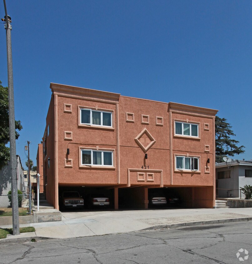 Building Photo - 421 E Elmwood Ave