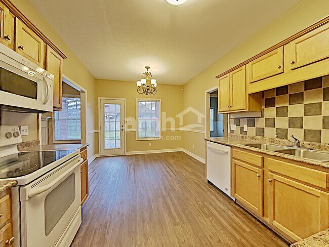 Foto del edificio - 711 Riata Ct