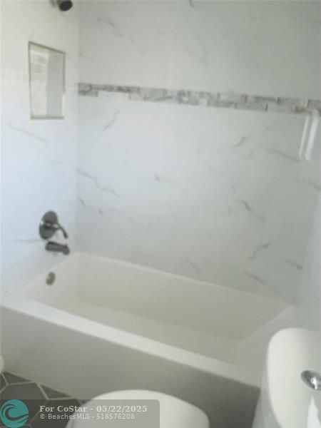 Foto del edificio - 8220 Sunrise Lakes Blvd