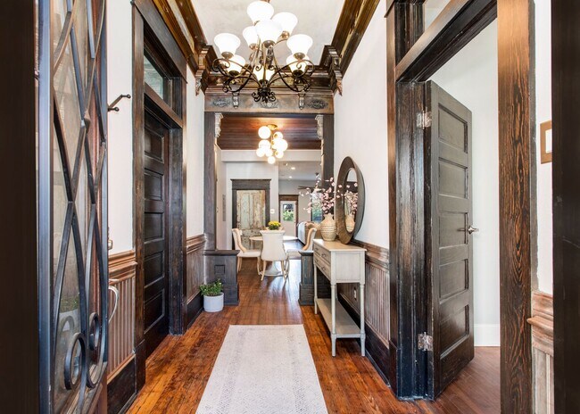 Building Photo - Lavaca