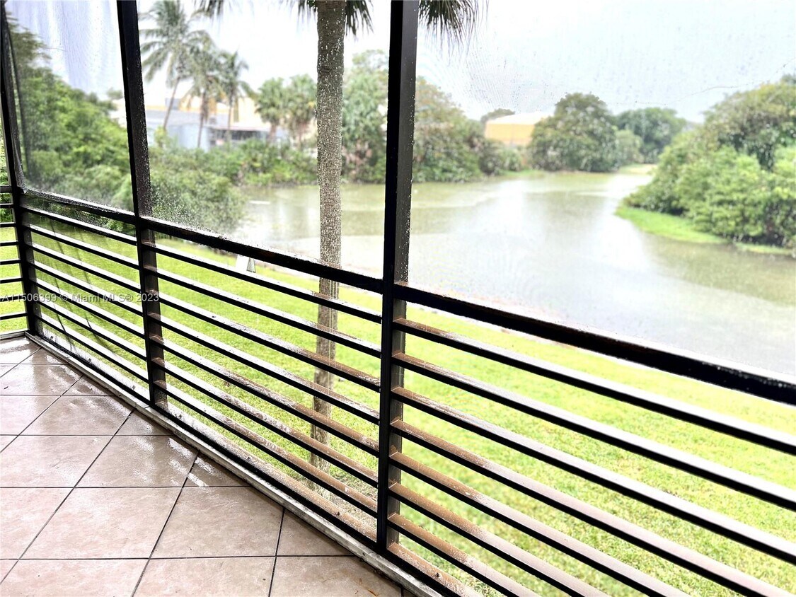 6301 N University Dr Unit 214, Tamarac, FL 33321 Condo for Rent in