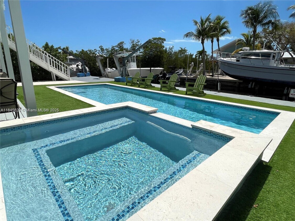 Foto principal - 1027 Adams Dr