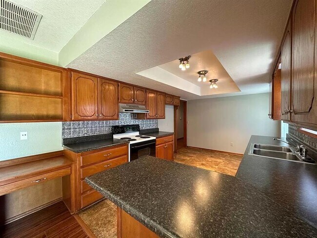Foto del edificio - 512 Bonita Cir