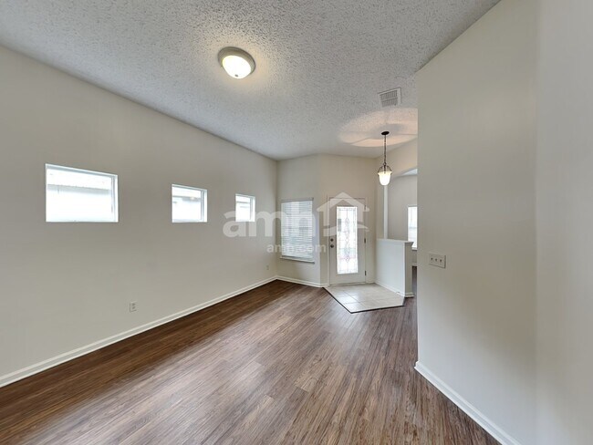 Foto del edificio - 14864 Falling Waters Drive