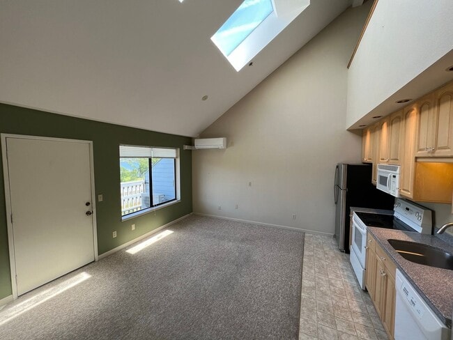 Foto del edificio - 2 Bed, 2 Bath Upper Level Condo