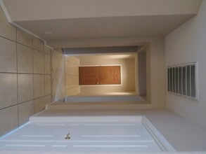 Building Photo - 336 N 77th Pl