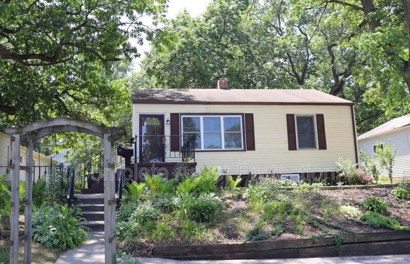 Primary Photo - 1815 E 28th Ave