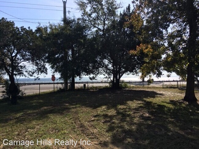Building Photo - 3 br, 1 bath House - 13382 State Highway 20 W