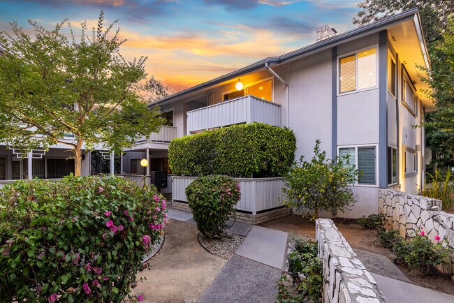 Foto del edificio - 389 Cliff Dr