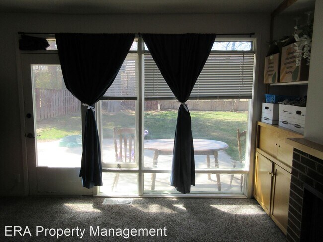 Building Photo - 3 br, 2 bath House - 418 Circle Way Dr.