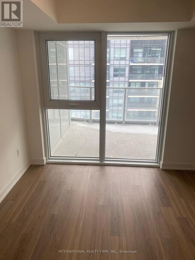 Photo du bâtiment - 1010 Sandy Beach Rd