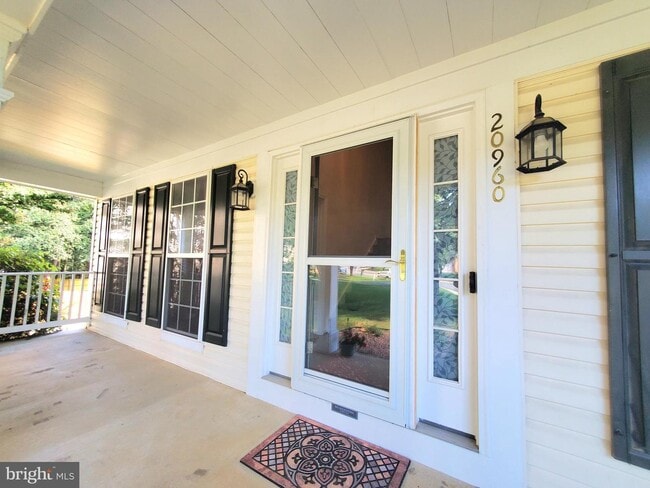 Building Photo - 20960 Capilano Ct