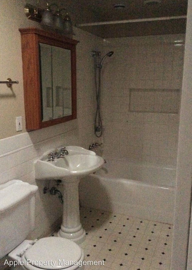 Building Photo - 2 br, 1 bath House - 10414 Waters Ave South