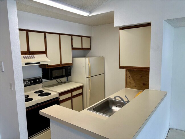 Building Photo - 2796 S University Dr