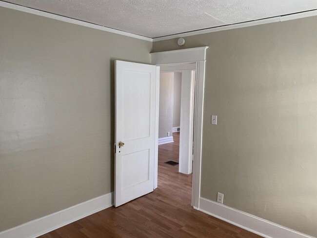 Building Photo - 515 W Hillsdale St