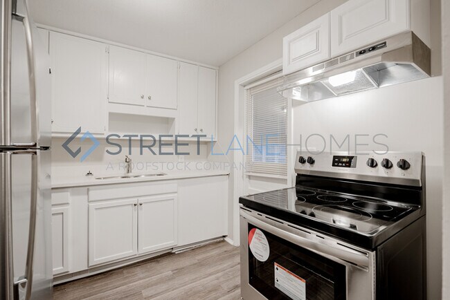 Foto del edificio - NOW OFFERING $250 OFF FIRST FULL MONTH IF ...
