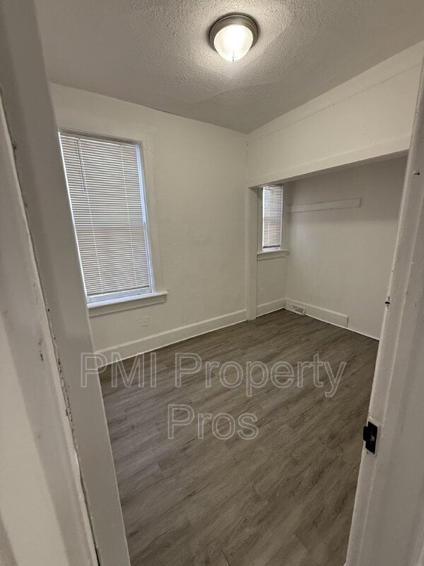 Foto del edificio - 2630 N 24th Pl