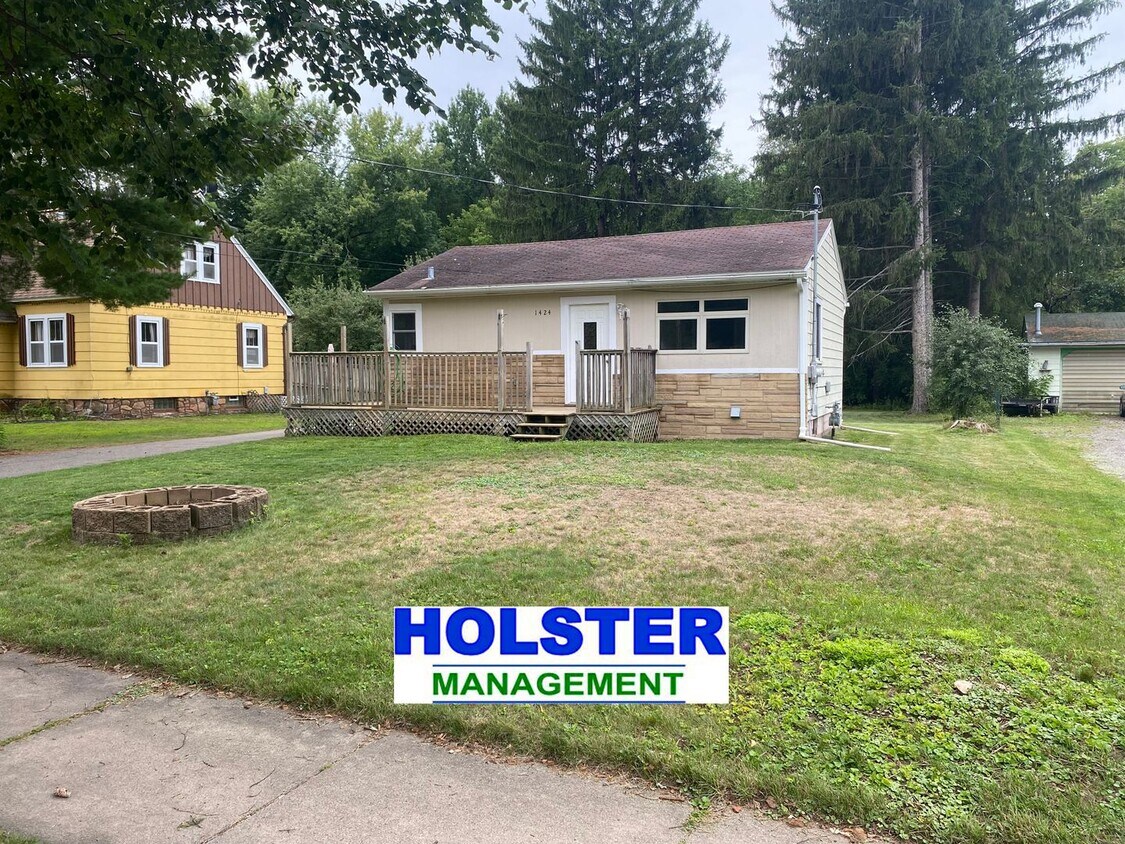 Primary Photo - Updated 1-Bedroom House With Large Backyard