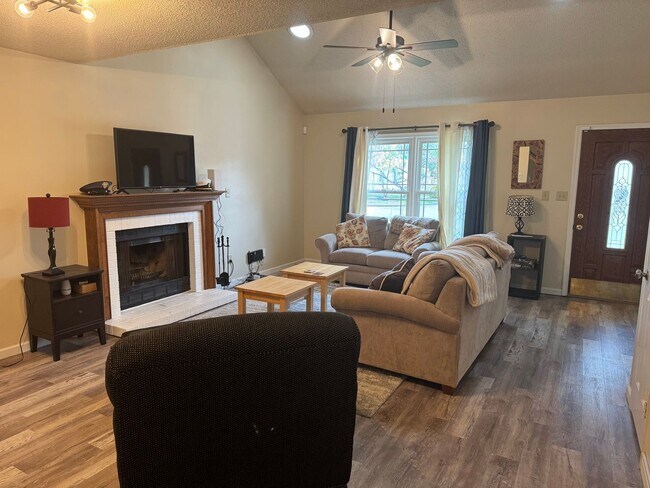 Foto del edificio - Well Maintained Single-Family Home in FC School District