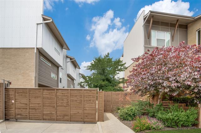 Building Photo - 2452 Thatcher Dr