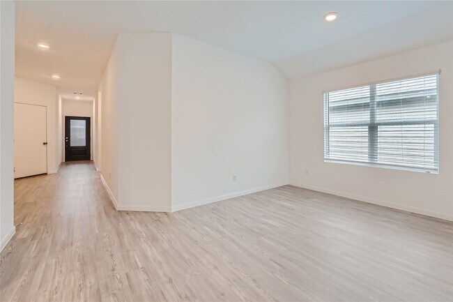 Photo - 3 bedrooms with 3.5 bathrooms! BONUS ROOM ... House