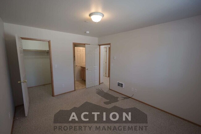 Foto del edificio - Super clean 2 bed 1 bath apartment in Port...