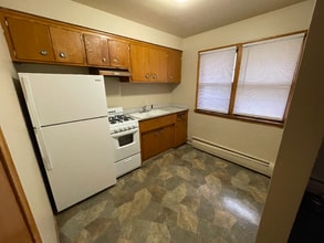 Building Photo - 616 Ivy Ave E