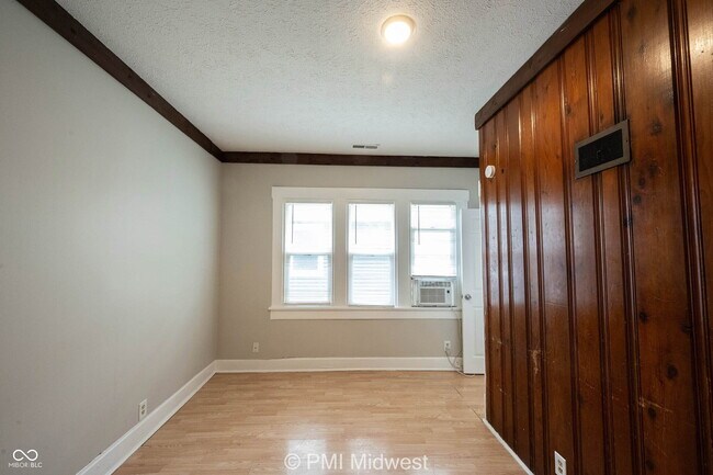 Foto del edificio - 521 N Gladstone Ave