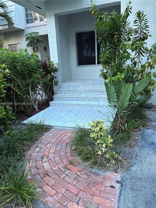 Building Photo - 226 Seaview Dr